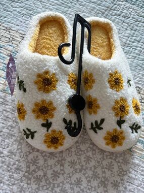 Women's Sunflower Cozy Slippers - White/Yellow. Brand new